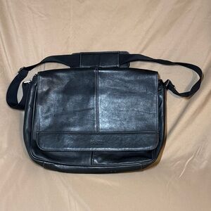 Kenneth Cole Reaction Black Leather Messenger Bag